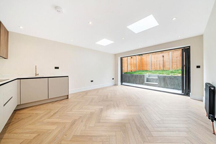 3 Bedroom Flat For Sale In Embleton Road, Ladywell, London, SE13