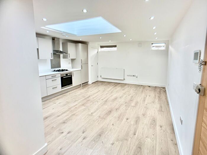 Studio To Rent In Kimbolton Road, Bedford, MK41