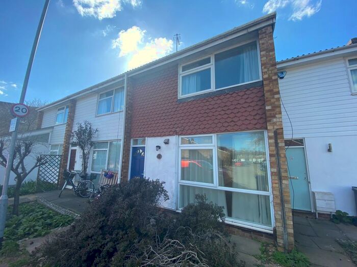 3 Bedroom House To Rent In Manhattan Drive, Cambridge, CB4