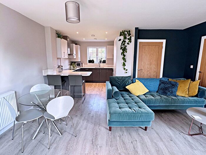 3 Bedroom Semi-Detached House For Sale In Birmingham Road, Stoneleigh, CV8
