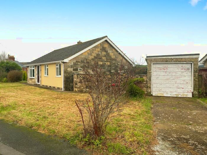 3 Bedroom Bungalow To Rent In Bannock Road, Whitwell, PO38