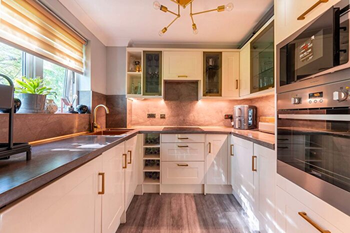 2 Bedroom Flat For Sale In Watford Road, Wembley, HA0