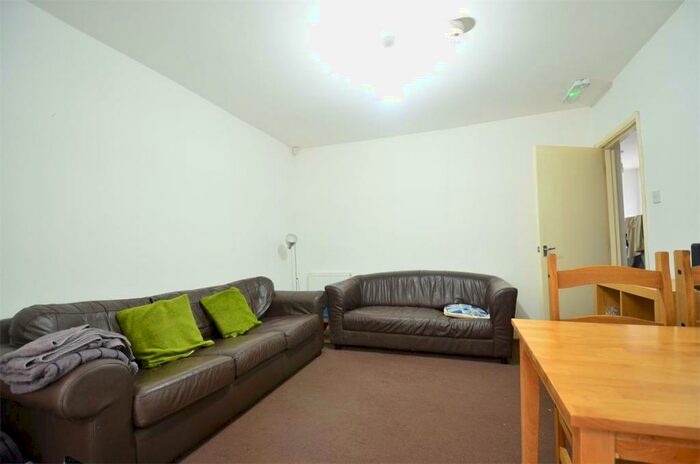 5 Bedroom Semi-Detached House To Rent In Selly Oak, Birmingham, B29