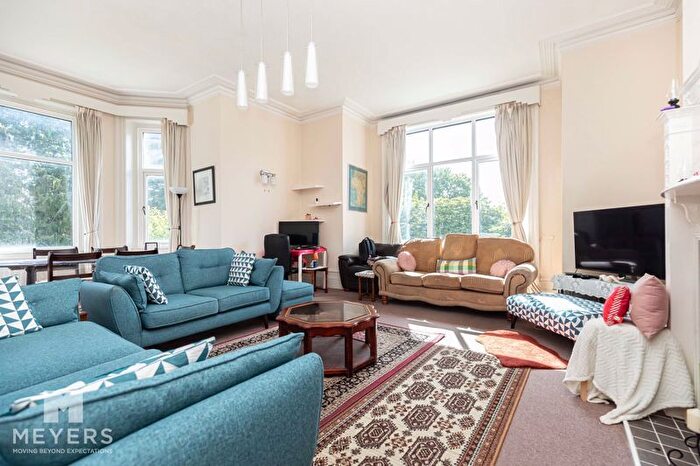 2 Bedroom Flat For Sale In Cavendish Road, Bournemouth, BH1