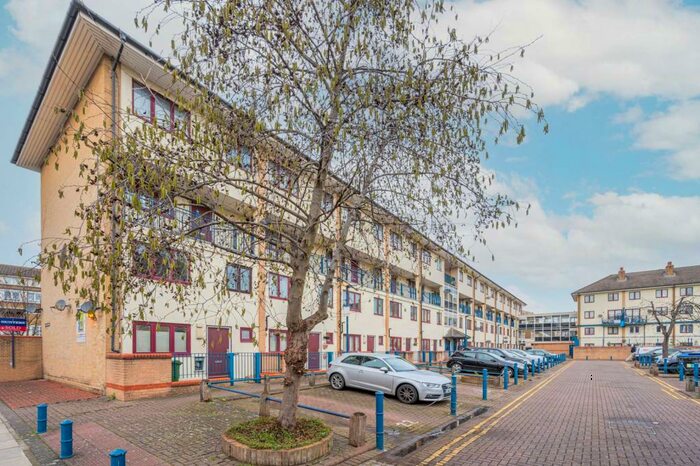 3 Bedroom Flat To Rent In Willowbrook Estate, Peckham, London, SE15