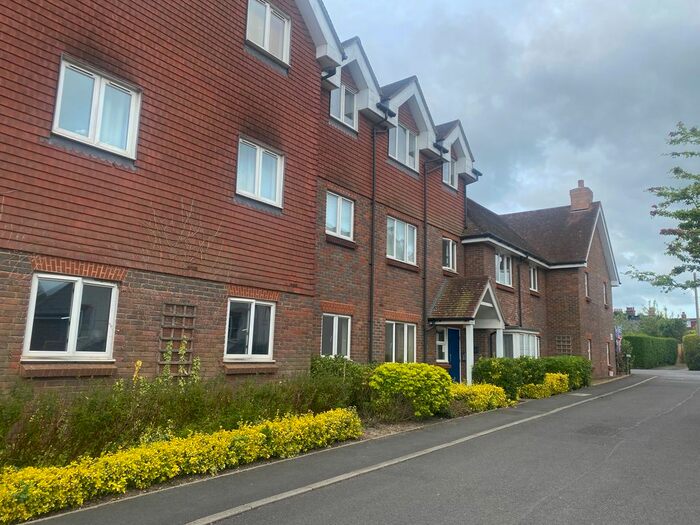 2 Bedroom Flat To Rent In Gordon Road, Haywards Heath, RH16