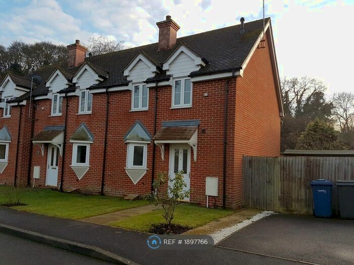 2 Bedroom Detached House To Rent In Kingfisher Road, Farnham, GU9