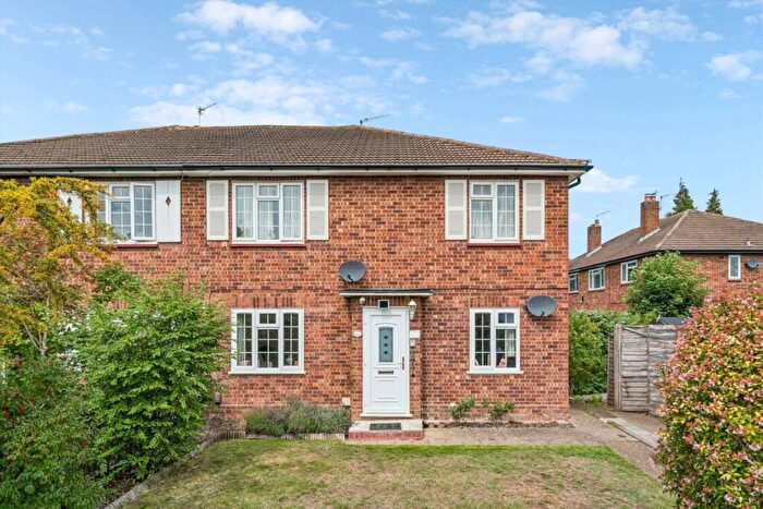 2 Bedroom Maisonette For Sale In Berrylands, Surbiton, KT5