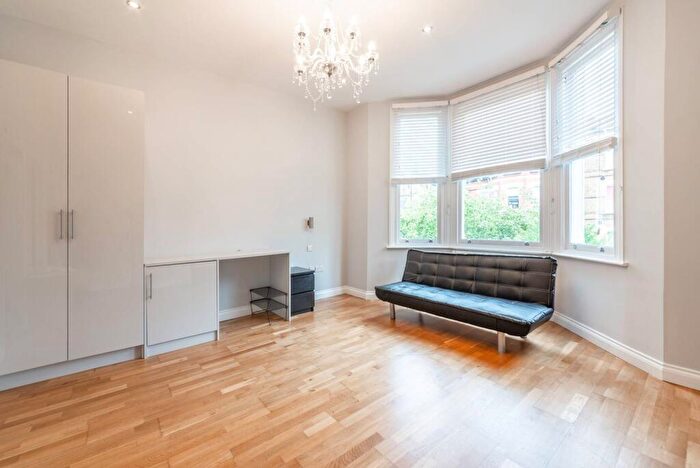 Studio To Rent In Woodchurch Road, South Hampstead, London, NW6