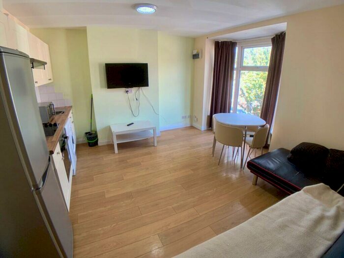 2 Bedroom Flat To Rent In Barclay Street, Leicester, LE3