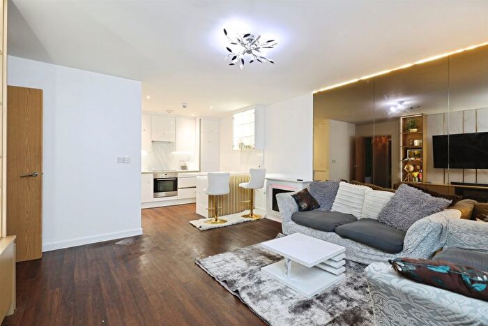 2 Bedroom Flat For Sale In St. Albans Road, Watford, WD17