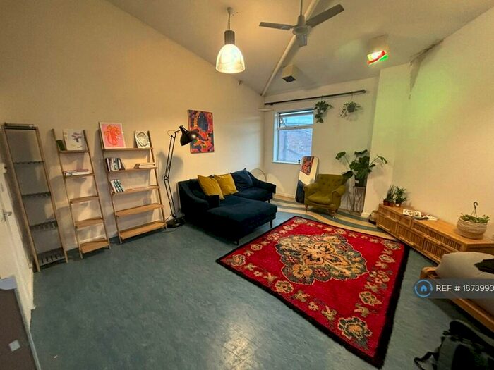 2 Bedroom Flat To Rent In Stonehouse, London, N15