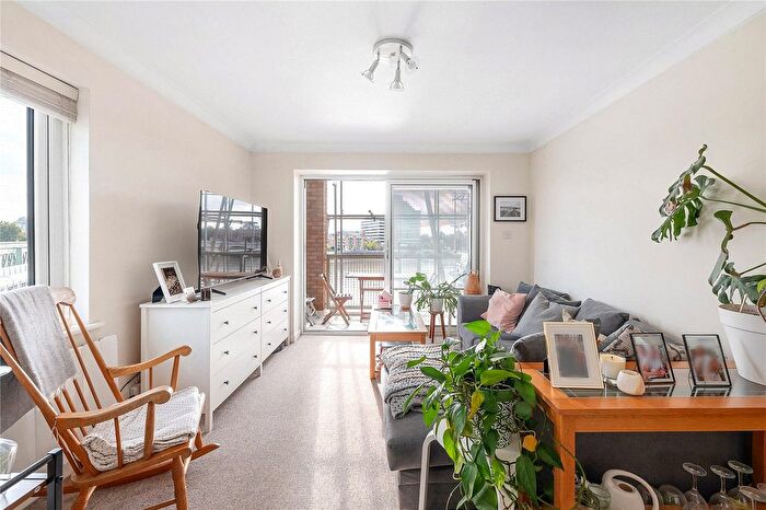1 Bedroom Flat To Rent In Carrara Wharf, Ranelagh Gardens, London, SW6