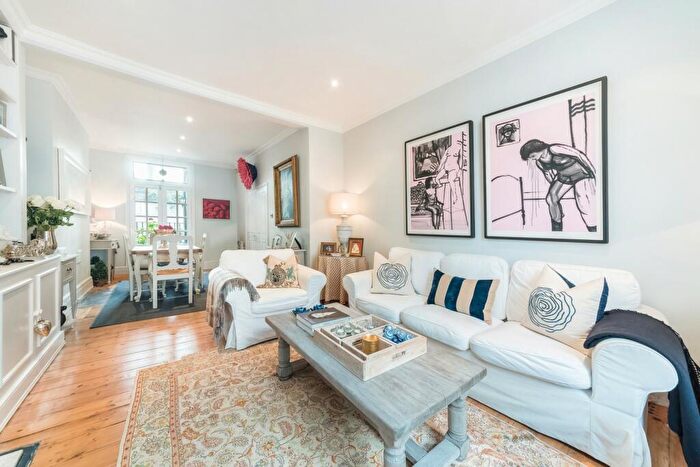 3 Bedroom Flat To Rent In Ifield Road, London, SW10