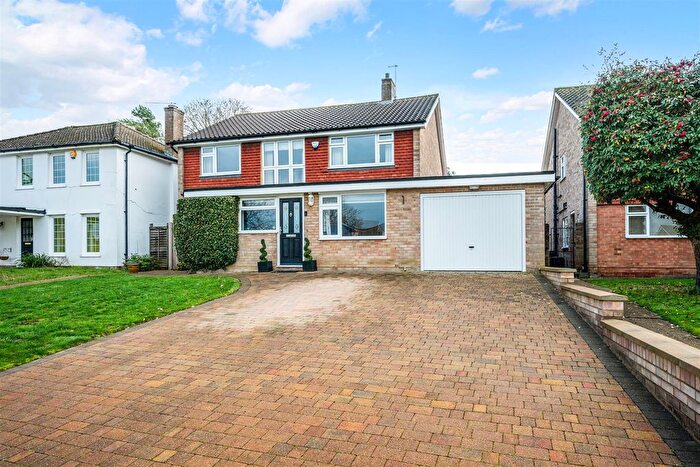 4 Bedroom Detached House For Sale In Mospey Crescent, Epsom, KT17