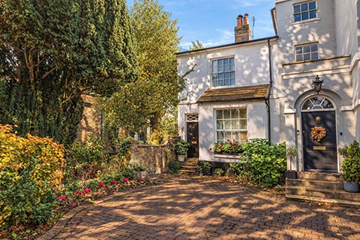 3 Bedroom End Terrace House For Sale In North Road, Hertford, SG14