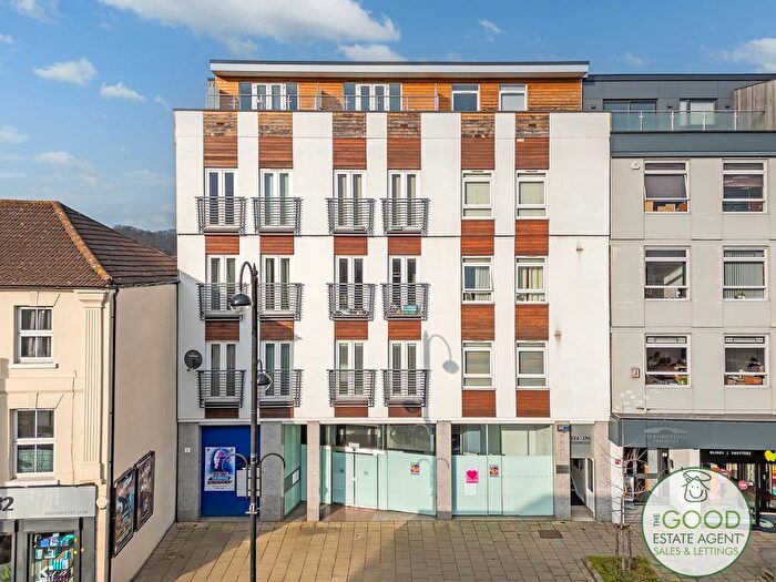 1 Bedroom Flat For Sale In - High Road, Loughton, IG10