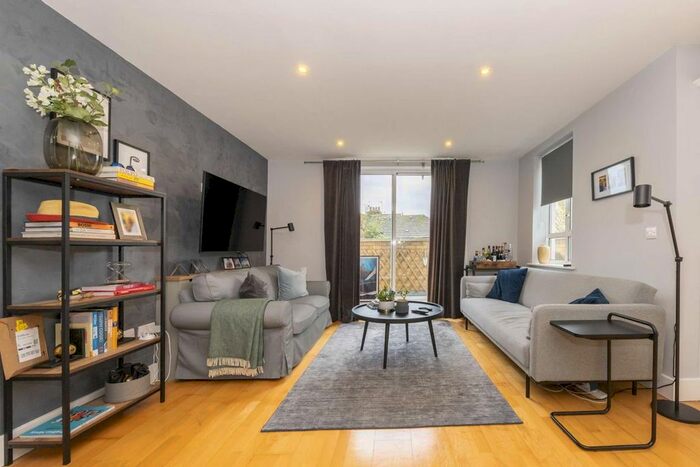 2 Bedroom Flat To Rent In Penwith Road, London, SW18