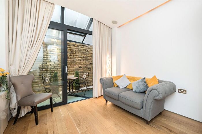 2 Bedroom Flat To Rent In Bedfordbury, London, WC2N
