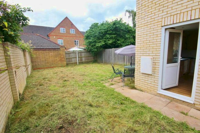 2 Bedroom End Of Terrace House To Rent In Sonning Gardens, Hampton TW12