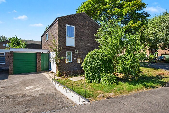 3 Bedroom Link Detached House For Sale In Minden Close, Corby, NN18