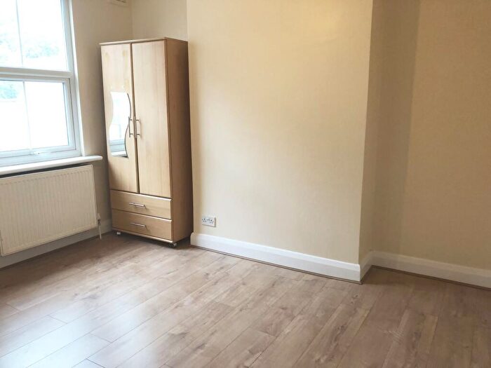 4 Bedroom Flat To Rent In Mina Road, Bedroom House, SE17
