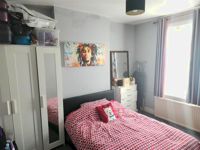 1 Bedroom Flat To Rent In Finsbury Road, London, N22