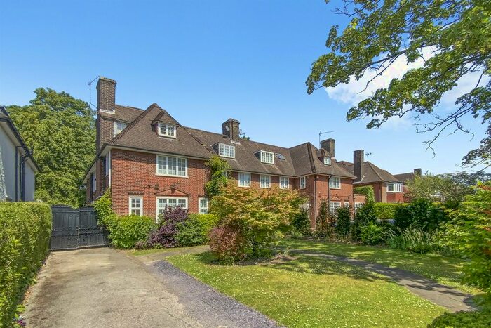 5 Bedroom Semi-Detached House To Rent In Brampton Grove, Hendon, NW4