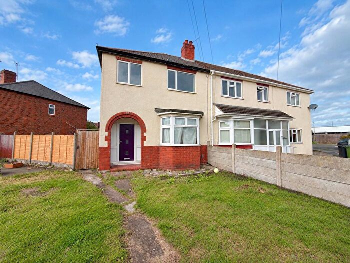 3 Bedroom Semi-Detached House To Rent In Dilloways Lane, Willenhall, WV13