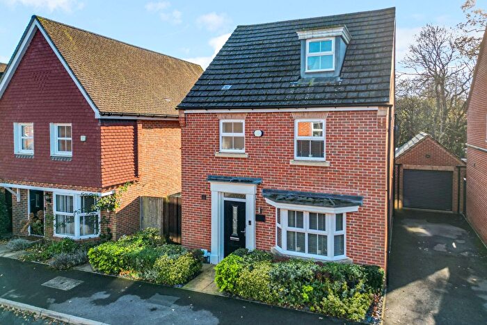 4 Bedroom Detached House For Sale In Chilworth Way, Sherfield-On-Loddon, Hook, RG27