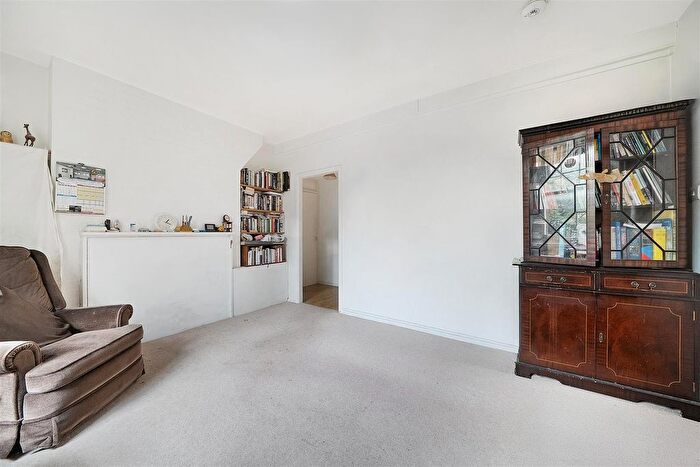 3 Bedroom Flat For Sale In Walton House, Montclare Street, London, E2