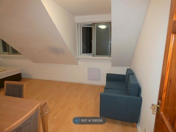 1 Bedroom Flat To Rent In Springwood Crescent, Edgware HA8