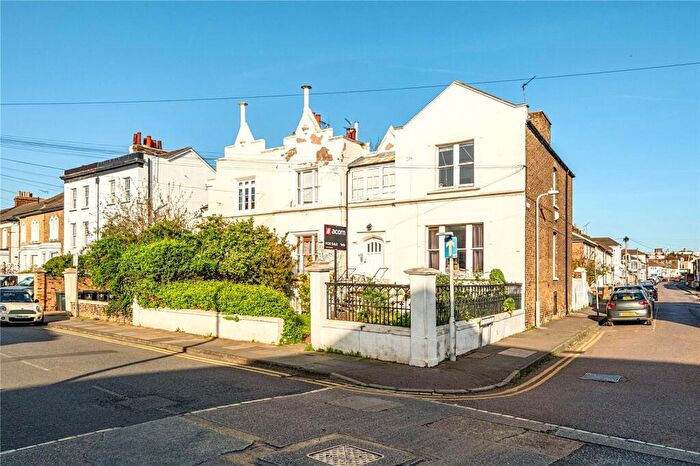 1 Bedroom Apartment For Sale In Darnley Road, Gravesend, Kent, DA11