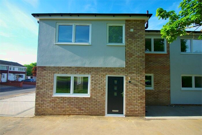 2 Bedroom Flat To Rent In Bracknell Place, Hemel Hempstead, HP2