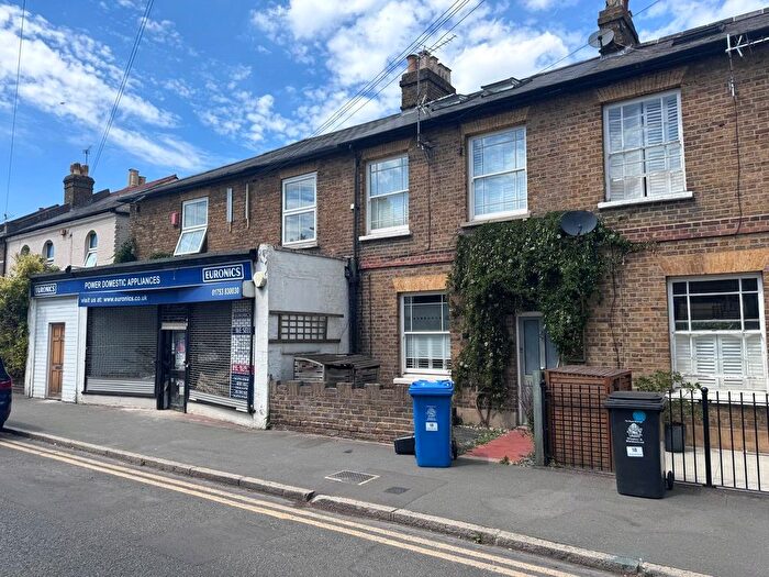 2 Bedroom Flat To Rent In Dedworth Road, Clewer Green, Windsor, SL4