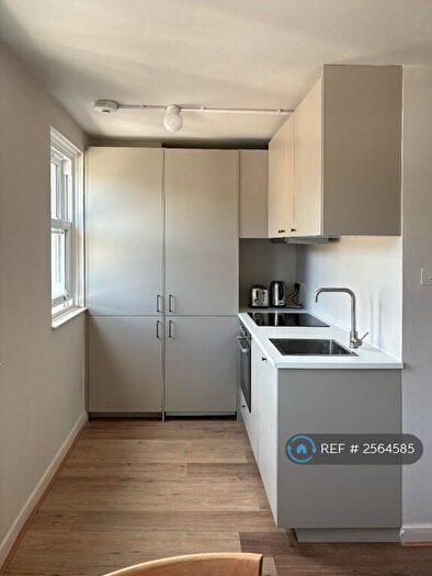 2 Bedroom Flat To Rent In Clarkson House, Bath, BA1