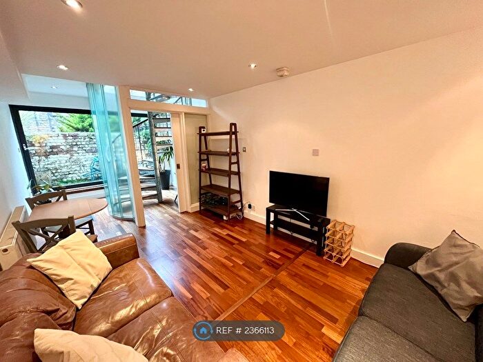 1 Bedroom Semi-Detached House To Rent In York Lane, Edinburgh, EH1