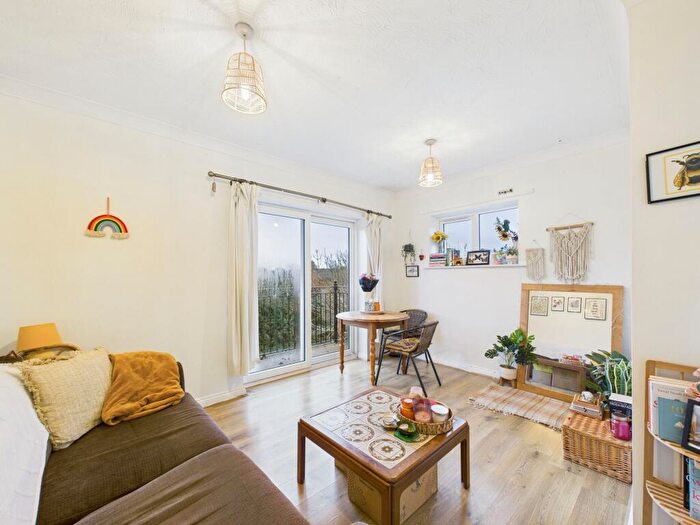 2 Bedroom Flat For Sale In Oaklands, Peterborough, PE1