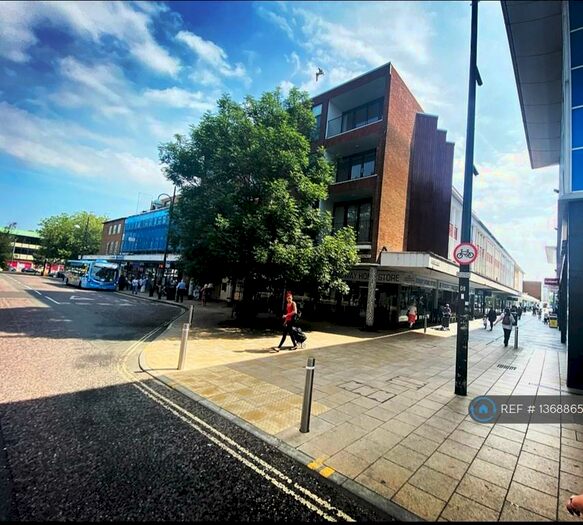 2 Bedroom Flat To Rent In The Broadway, Crawley, RH10