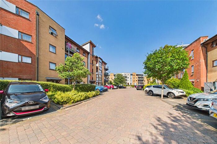 2 Bedroom Apartment For Sale In Commonwealth Drive, Three Bridges, Crawley, West Sussex, RH10