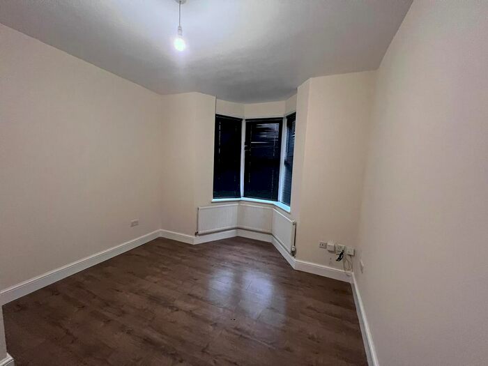 1 Bedroom Flat To Rent In Hainult Street, Ilford, IG1
