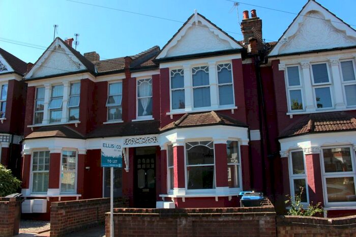 1 Bedroom Apartment To Rent In Bosworth Road, Bounds Green, London, N11