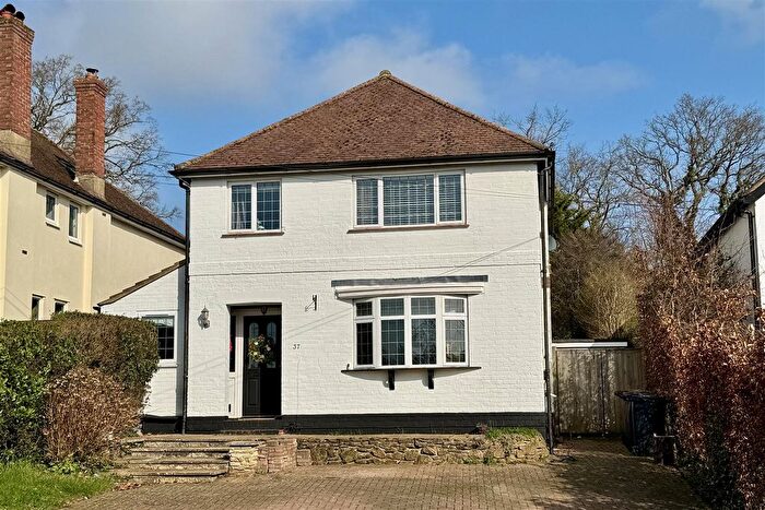 3 Bedroom Detached House For Sale In Oak Tree Road, Milford, Godalming, GU8