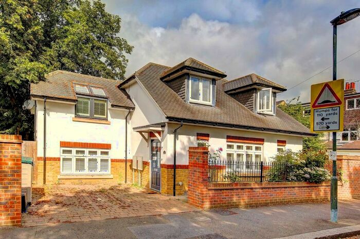 3 Bedroom Detached House To Rent In Alpha Road, Teddington, TW11