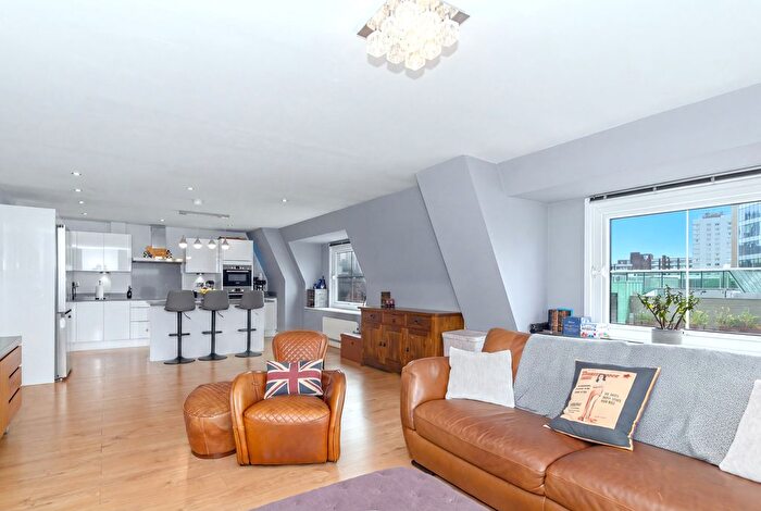 3 Bedroom Flat For Sale In City Central, Wellington Street, LS1