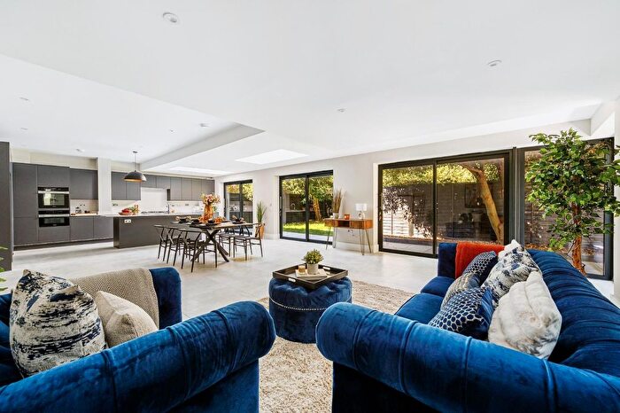 5 Bedroom Semi Detached House For Sale In Heathfield Road, Acton, W3