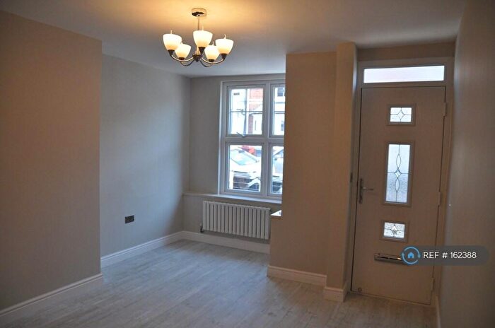 3 Bedroom Terraced House To Rent In Clarendon Road, Reading, RG6