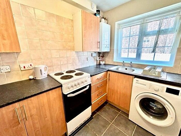 2 Bedroom Property To Rent In Clinton Court, Nottingham, NG1