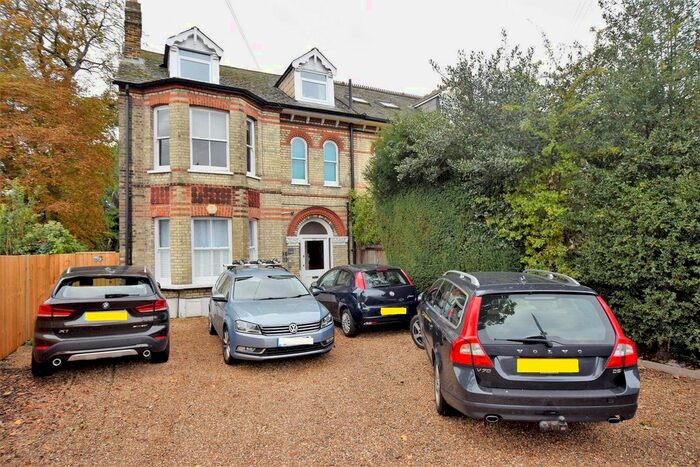 2 Bedroom Flat To Rent In Hanworth Road, Hampton, TW12