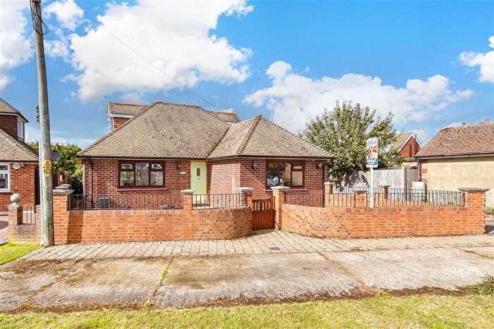 3 Bedroom Chalet For Sale In Rushetts Road, West Kingsdown, Sevenoaks, Kent, TN15